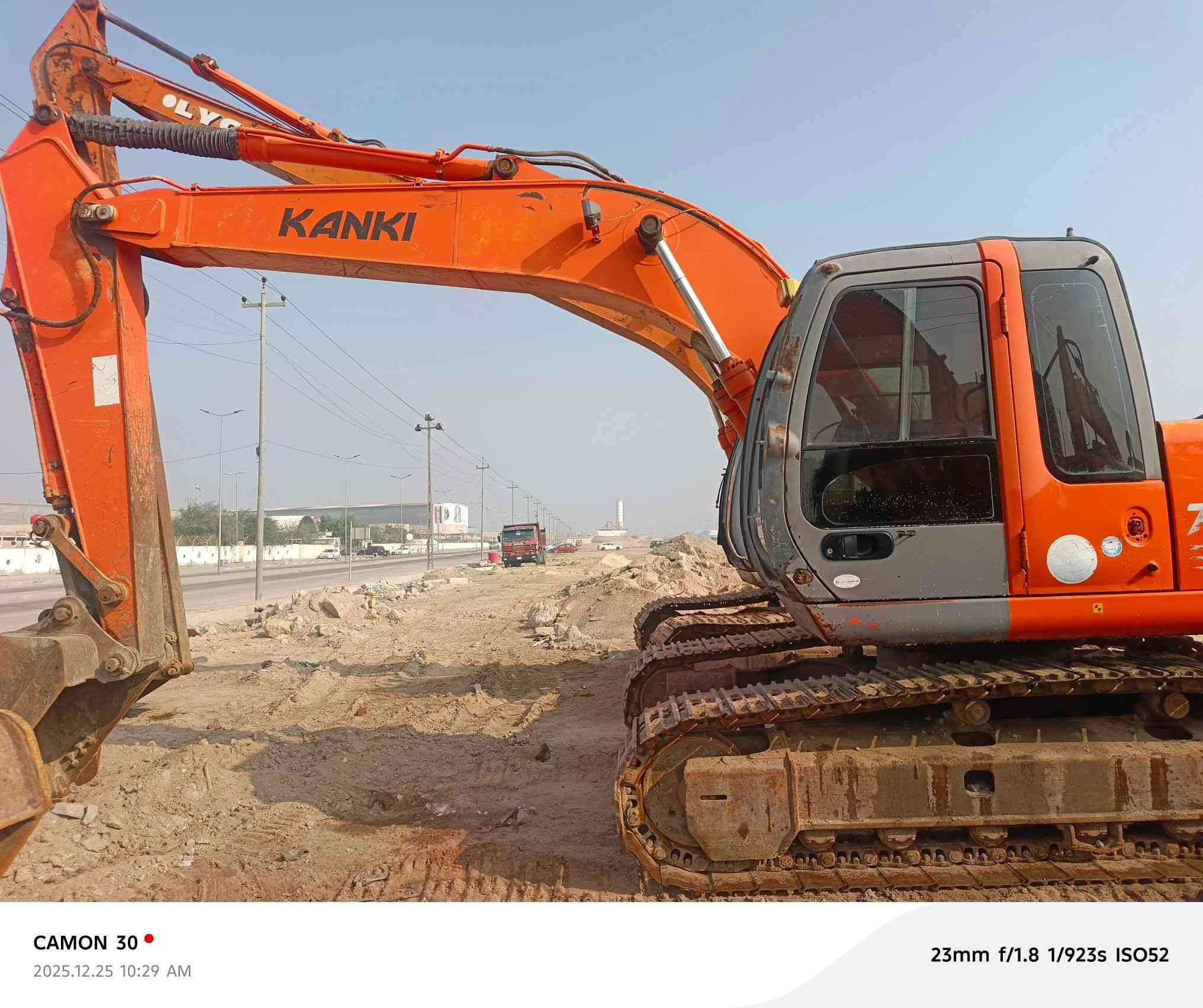 حفاره زت عادي موديل ٢٠٠٦رقم سنويه تحويل محرك صينيه زناجيل حداديه شركه جب بيه لحيم رقم ***********اثير ***********
