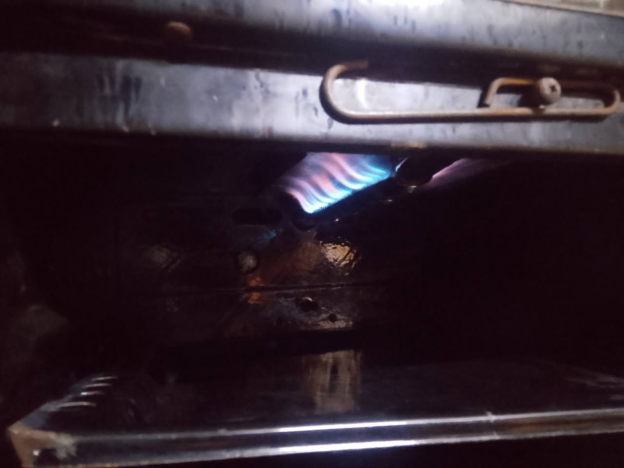 طباخ فريش مصري 4عيون حيل نضيف شرط كلو شغال نظام بوري فرن شغال نظام خطين  مكان حي سومر سعر 115
*********** واتساب
***********
