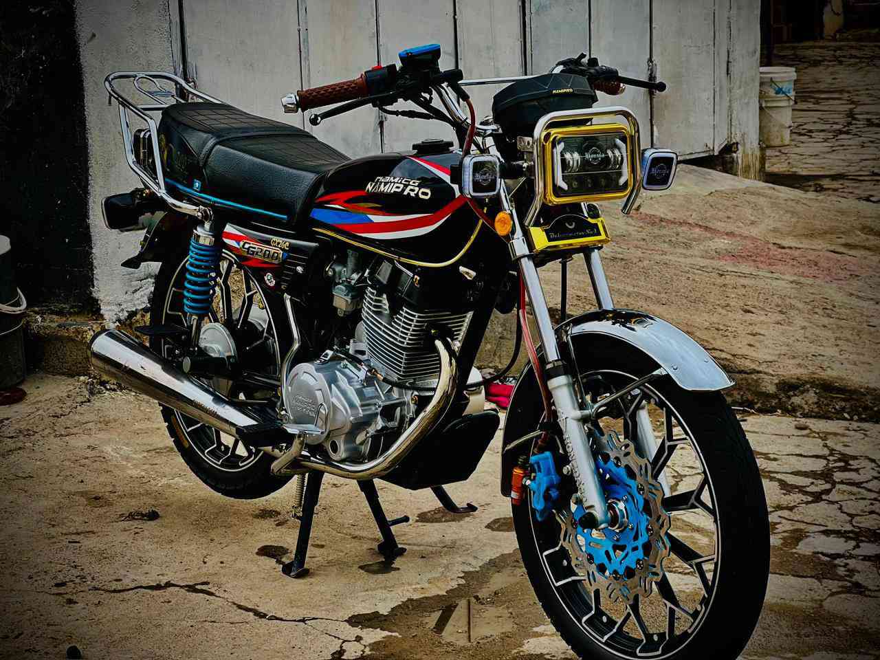 السلام عليكم شباب ماطور للبيع او مراوس نامي برو محسن هونزدة موديل 2025 محرك 200 عليهة صالنصة s400اي عيب ما بي كهربائيات اوراق كامل العداد بي بلاتوث بلادي شراي تعال خاص او رقم ***********سعر خاص
