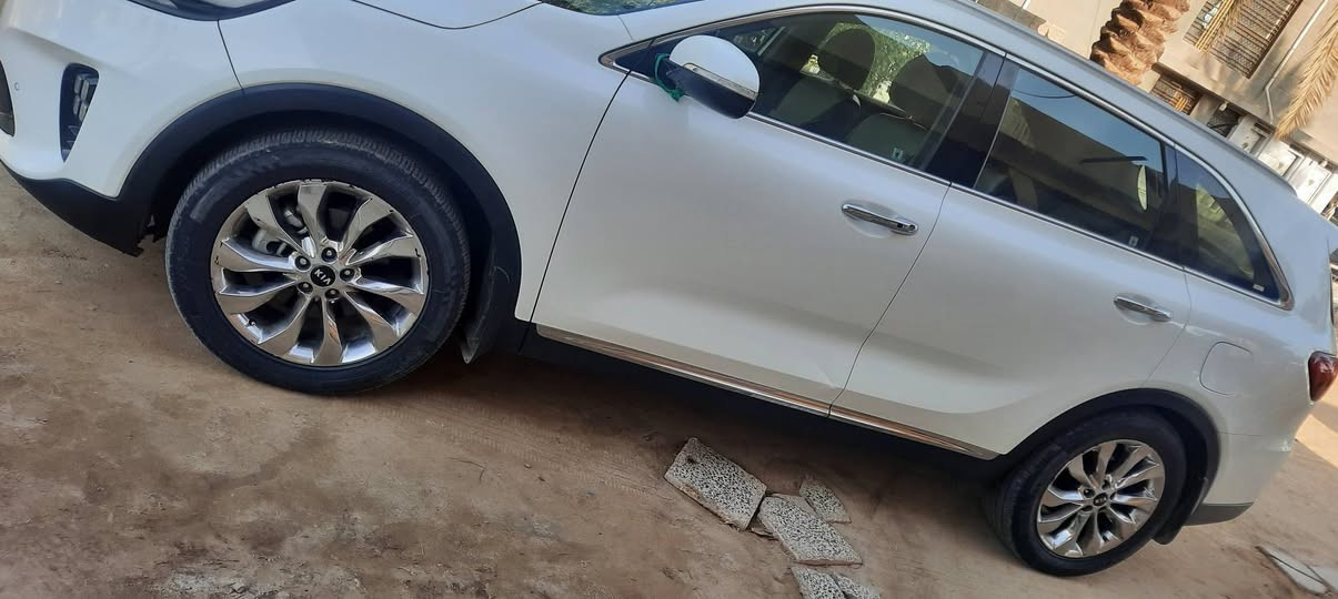 السلام عليكم سورنتو  مديل ٢٠١٩ مكفوله من صبغ او تبديل بس اثر  رصعات  او موضح عندك بل سونار كشنات أماميه كهربائيه  جنطه شفط مري شفط مكينه مكفوله ٦ سلندر  تخم تايرات جديد صدر مكفول  رقم السياره بابل السعر ٢٥٠ او بيها مجال حك الجيه  رقم الهاتف *********** او ***********  او الشراي يتصل و يدلل
