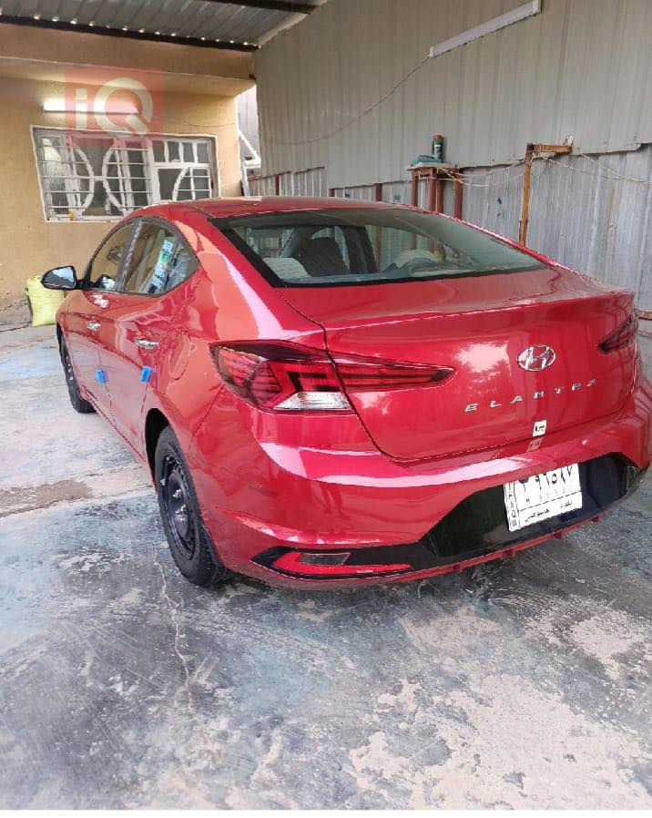 السلام عليكم ورحمة الله وبركاته  سياره انترى وكاله   خليجي2020    رقم انكليزي بغداد نص فول جديده سياره  بون مميز ماروني دم الغزال تبريد حداديه كله وضع الشركه شرط حته الحداديه مال شركه لسا مامفتوح ترايه زيرو سيار بل كارتون مكفوله من التبديل والكص والصبغ  والبارد  وبيهه سونار السياره كلهه مكفوله وكاله   

*********** 

مكينه دوش 
كير At
السياره نص فول
ويل كلب رياضي اصلي 
فول تحكمات ستيرن 
قطعتين تبريد 
شاشه وكار بلاي.  بلاديه  
تحكمات مري
رادارات جانبيه
رادارات خلفيه 
رادارات امامي 
تحديد مسار 
وكروز سرعه 

صندوق ذكي 

كامره اماميه 
كامره خلفيه 
لد امامي  ً 
وبعد بيهه مواصفات 
السياره سنويه  لحد سنه 2028باسمي. ثاني يوم احولك  السياره    للتوضيح السياره مال بيت يعني استخدام شخصي    بيهه سونار مرفق قليل رقمي  ***********
