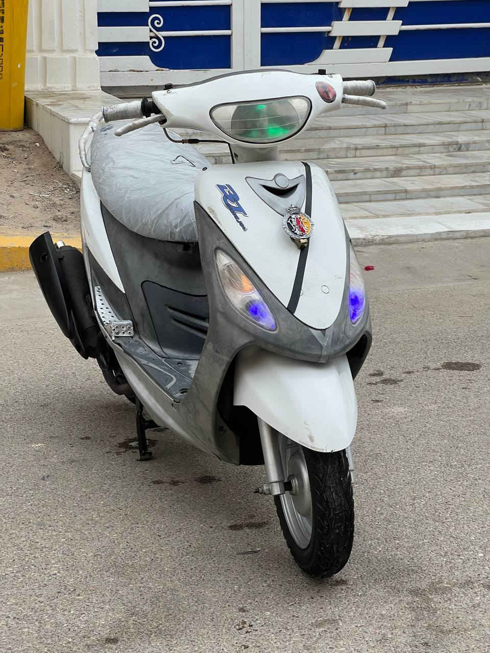 للبيع //ماكس Max.
دراجه نضيفه وحلوه ومرتبه.ومالت جناي  صالنصه. Fm. 
كهربائيات شغاله الكل  سكن امامي اخضر +ازرق  اشارات شغاله يمين +يسار  لايت امامي عالي وناصي  بگ لايت شغال خلفي +سكن  كابريتر جديد skay  بريك شغال. 
دراجه مفتوحه تبديل ولفات +بستم  دشبول شغال 
عداد بانزين شغال  عداد سرعه شغال  دراجه مشيها خير من الله المكان ناصريه مركز... 🌹❤
للتواصل ***********
