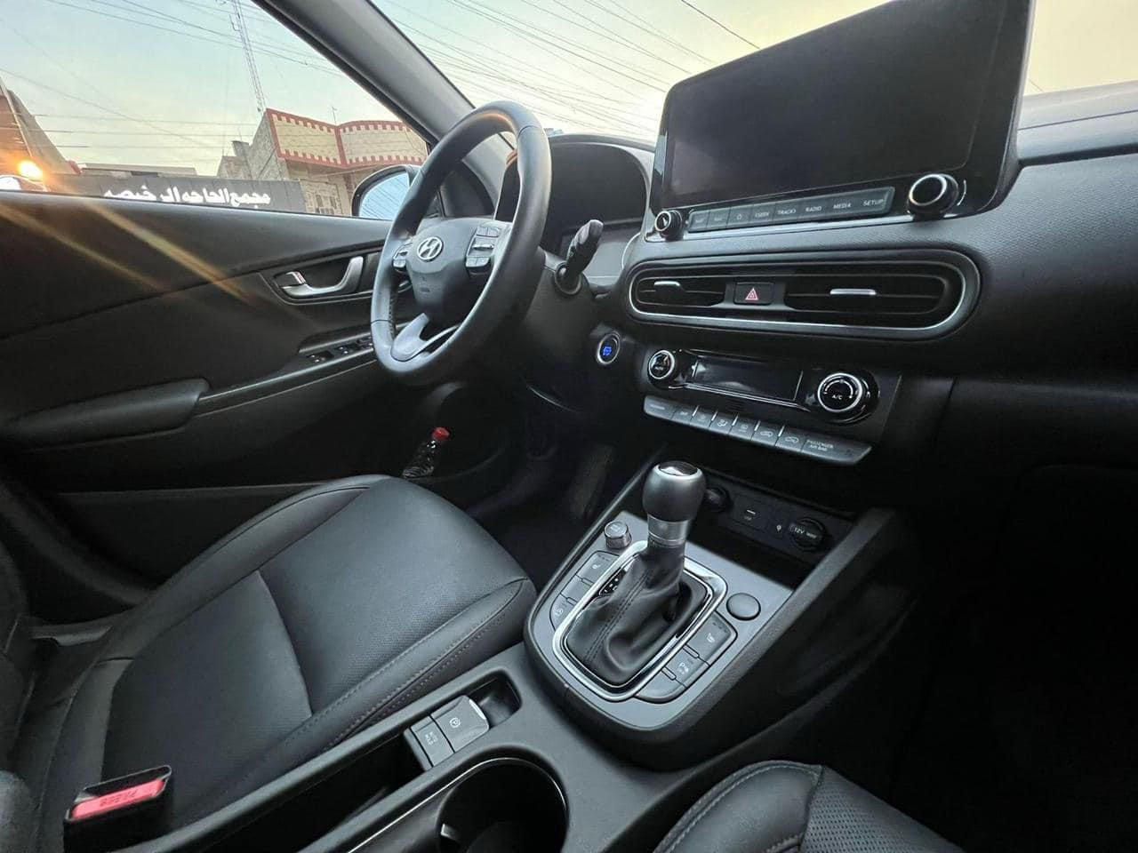 كونا 22 فول مواصفات اعلى فئة 
عداد السيارة 56 ميل 
ضرر السيارة موضح بالصور
ضرر بغداد موجود في جنطة السيارة مأشر بأيدي 
محرك 1600 توربو 
فتحه 
رادار امامي 
حساسات خلفيه 
توقف ذاتي 
كامرا دوراره 
رقم انكليزي بأسمي 
سماعات هارمن كاردن 
كشنات جلد تدفئة 
ويل كب 
جاهزة مع السونار المندلاوي مرفق بالصور 
رقم الهاتف /***********
سعر السياره 165 بيها مجال بسيط
