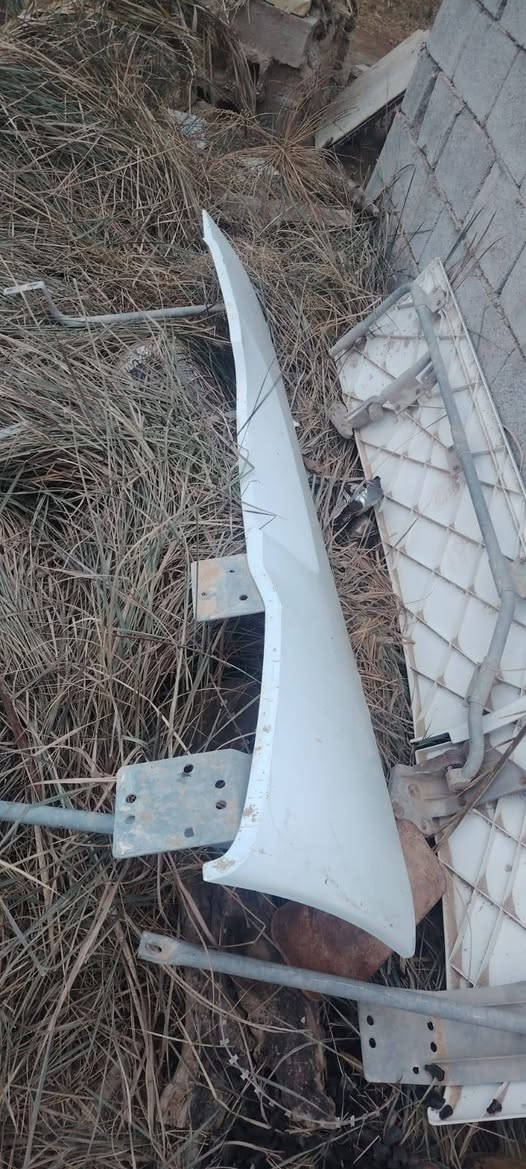 سلام عليكم للبيع زعانف رينو قماره عاليه مكان واسط الصويره  نضيفات  السعر 250 وبيهن مجال حك الجيه والاستفسار على هاذا الرقم ***********
