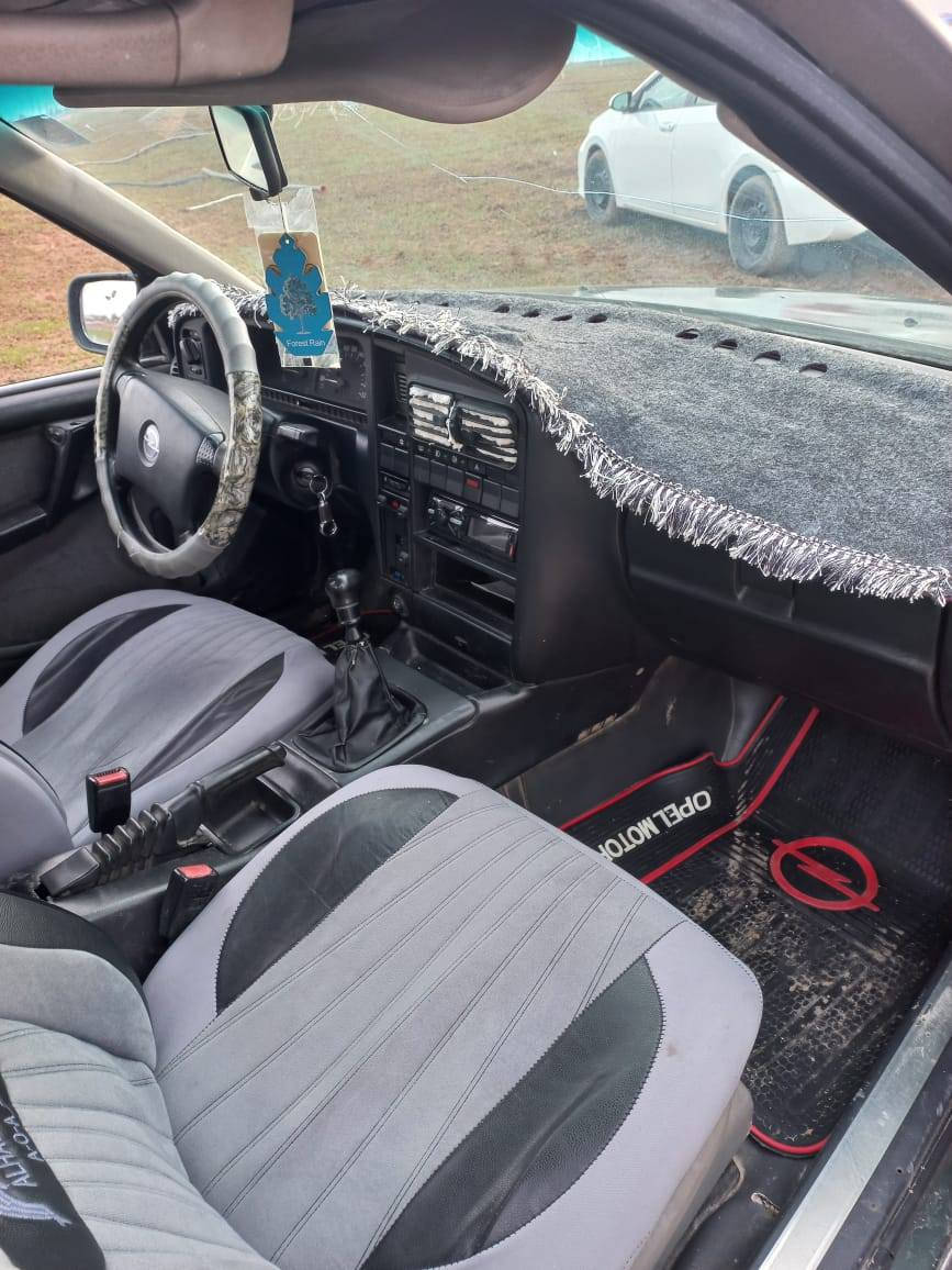 السلام عليكم ورحمة الله سياره للبيع كامله موديل 93حجم20السعر45المكان كركوك ***********باقي التفاصيل اتصل
