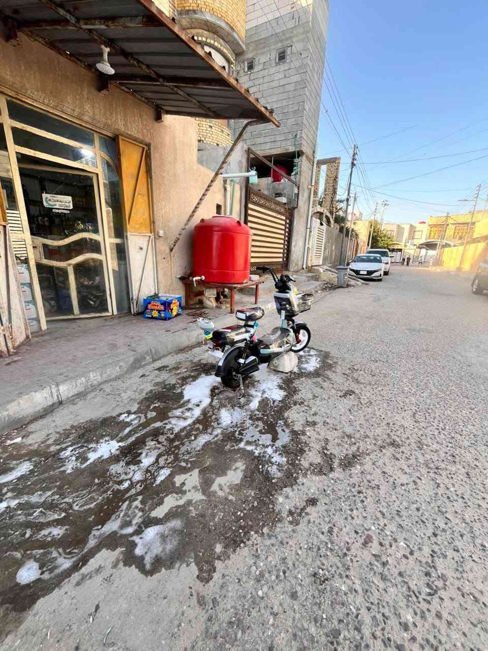 سلام وعليكم
للبيع دراجه شحن حجم 14 دراجه جديده 4 بطاريات ملف 500 دراجه نضيف تمشيك 30 كيلو 
العنوان البصره الامن الداخلي 
السعر 290 بيه مجال حك جيه 
الرقم للستفسار واتساب ***********
