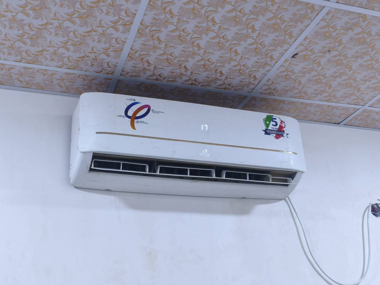 السلام عليكم
سبلت ايفولي  طن ونص 
غاز R22  تبريده كلش زين 
مستعمل وشكله مثل ما موجود بالصورة 
للبيع بسعر 290 الف 
العنوان البصرة - المطيحة  - قرب اسواق الاخوين 
السبلت تجي تشوفه مشتغل  وراها تفتحه وتاخذه بالعافية عليك 
رقمي ***********
