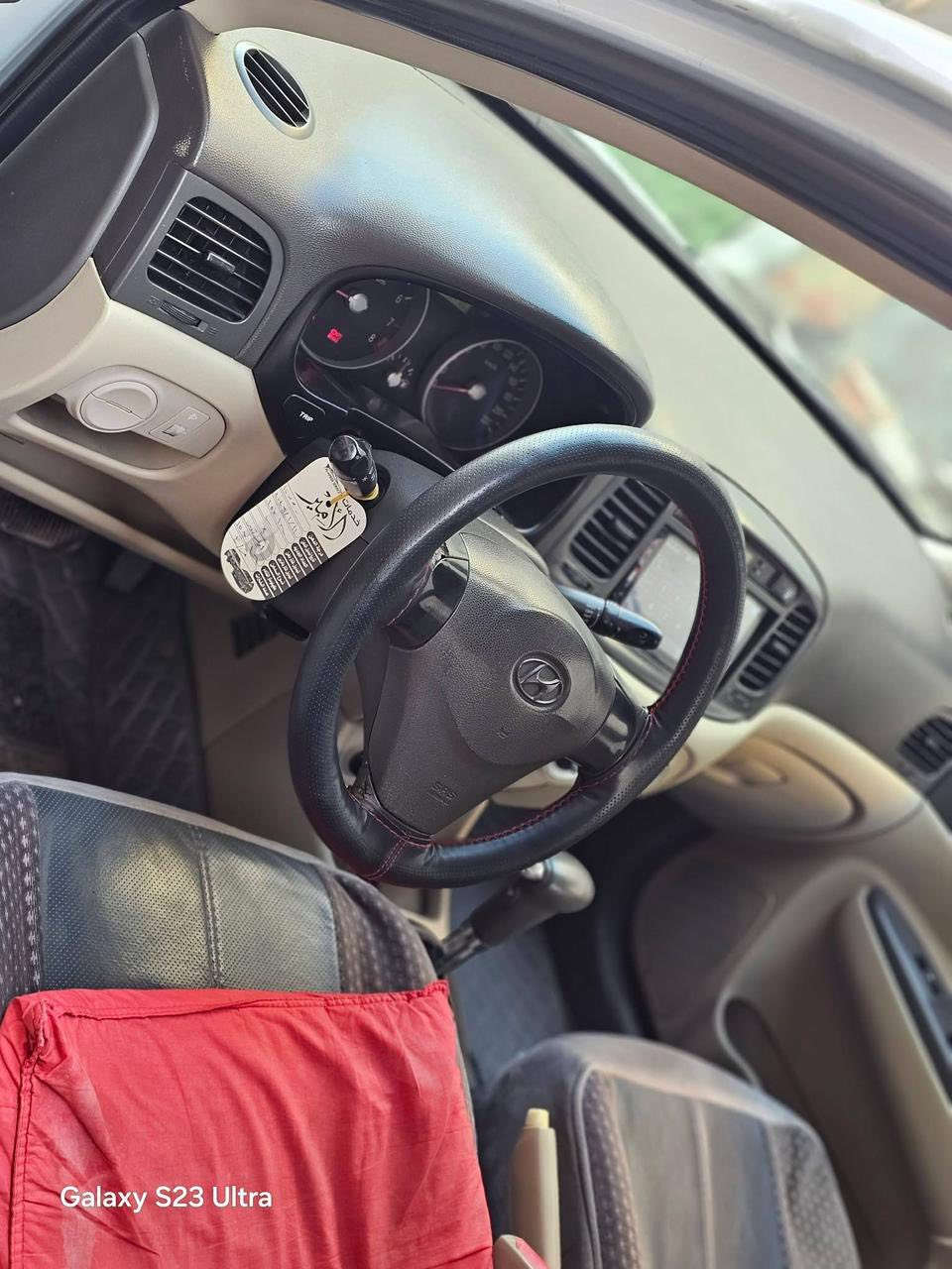 سلام عليكم
اكسنت 2010 خليجي 
بيها فقط بنيد صبغ وشويه جراد بالقمارة 
شاشه 
كامره 
محرك 1600 
كير اوتو 
بدون نقوصات صدر جديد تخم تاير هزة ورقم جديد تحويل مباشر 
السعررر 95 ورقة وبيها مجال 
العنوان بغداد نفق الشرطة
***********
