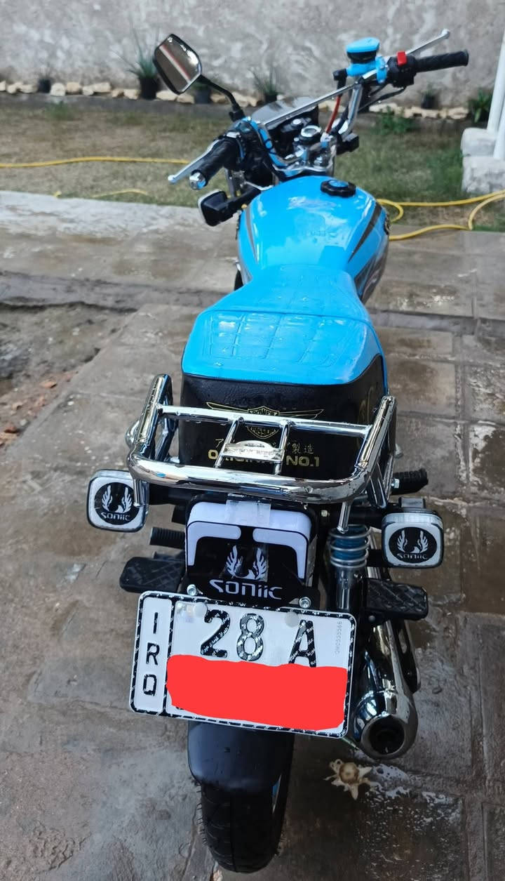 للبيع
دراجة 5 گير للبيع 
سنوية ورقم العنوان محافظة النجف 
استعمال نظيف كلش التشغيل سلڤ وبصمة وسويچ
للتواصل ***********
