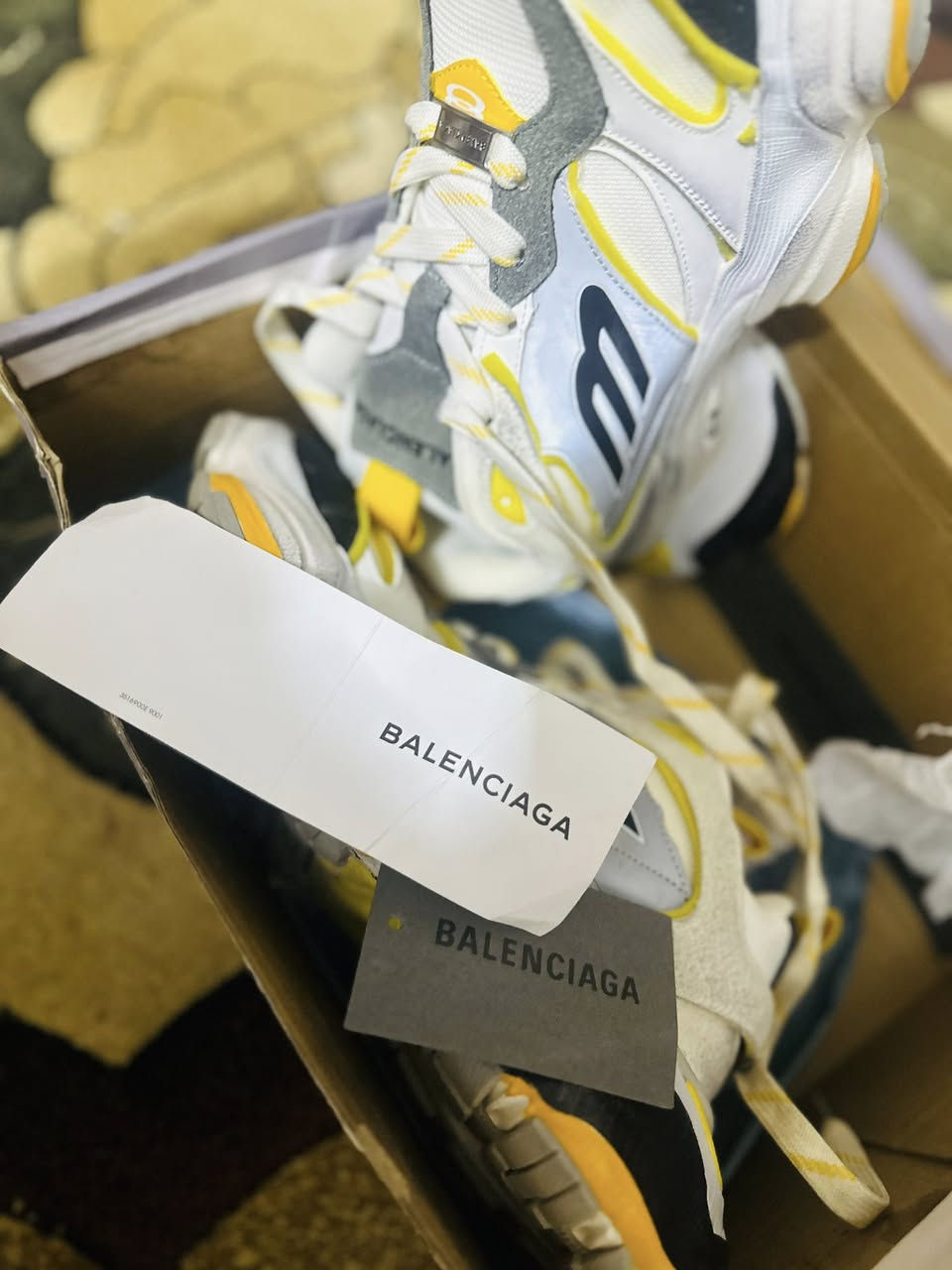 حذاء بلنسياكا ملبوسه مره وحده بس نضافه ١٠٠ صنع فيتنامي قياس 43 سعرها 25 شامل توصيل .


**إذا كنت صاحب هذا الإعلان وتريد حذفه لأي سبب، رجاءا أرسل رسالة إلى الدعم الفني**