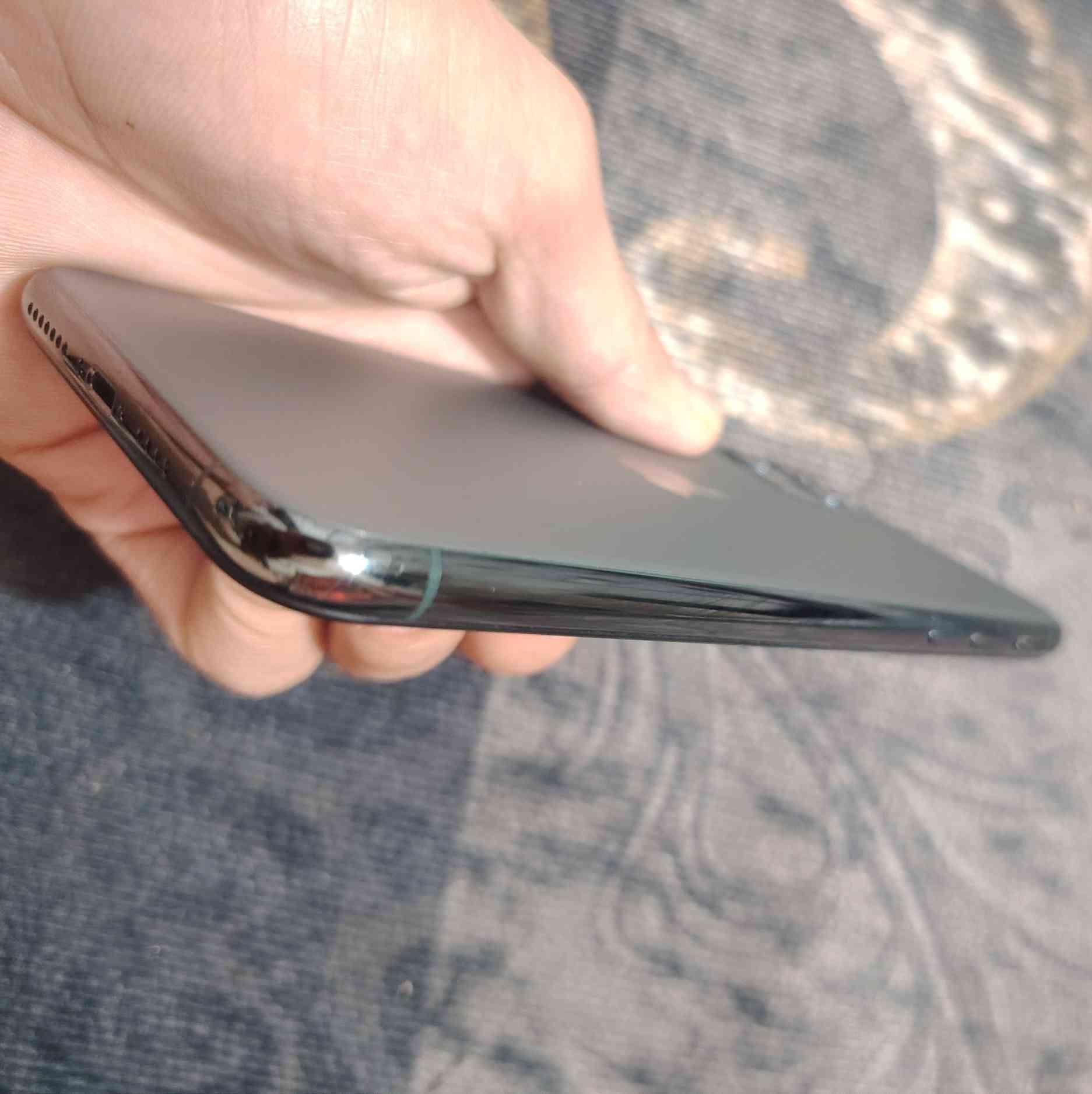 ايفون 11برو ماكس
نضافه 95٪
ذاكره 256
بطاريه 82بلاديه 
مبدل شاشه اصلي فقط 
جهاز جديد كلش 
الي يريده 
***********
