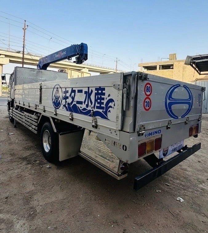 السلام عليكم 🫡 
شباب هينو أنكر للبيع 
محرك ٨٠ خطين فول عادي كرين كاركو 3 سلايت عدل 
طول بدي 5,85 صافي 
للاستفسار :***********