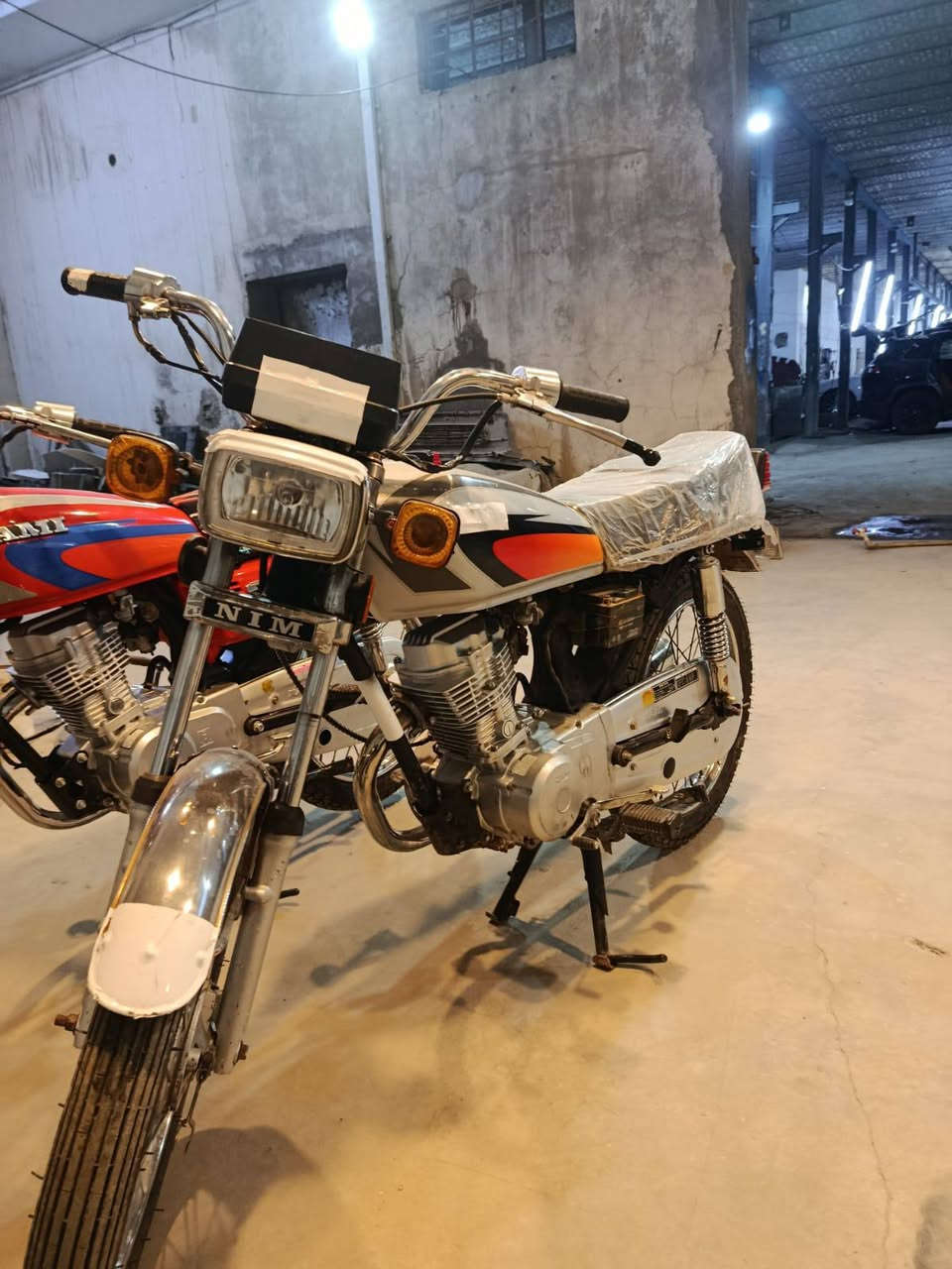 دراجة بدون للبيع سعر ٦٥٠ وبيهة مجال دراجة حلوة ونضيفة بس ويل شوي بي عواج كدام ***********
