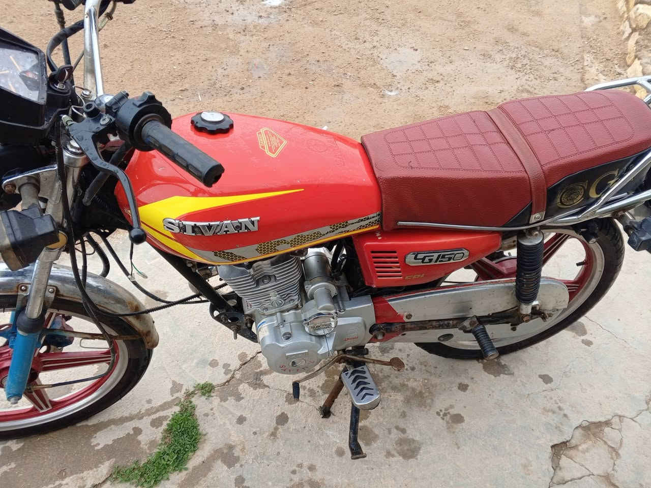 سلام عليكم موطور سيفان للبيع موديل واحد وعشرين كهربائيات كلها شغاله محرك مكان جزيرة الخالديه السعر 425 بي مجال رقم تليفون ***********
