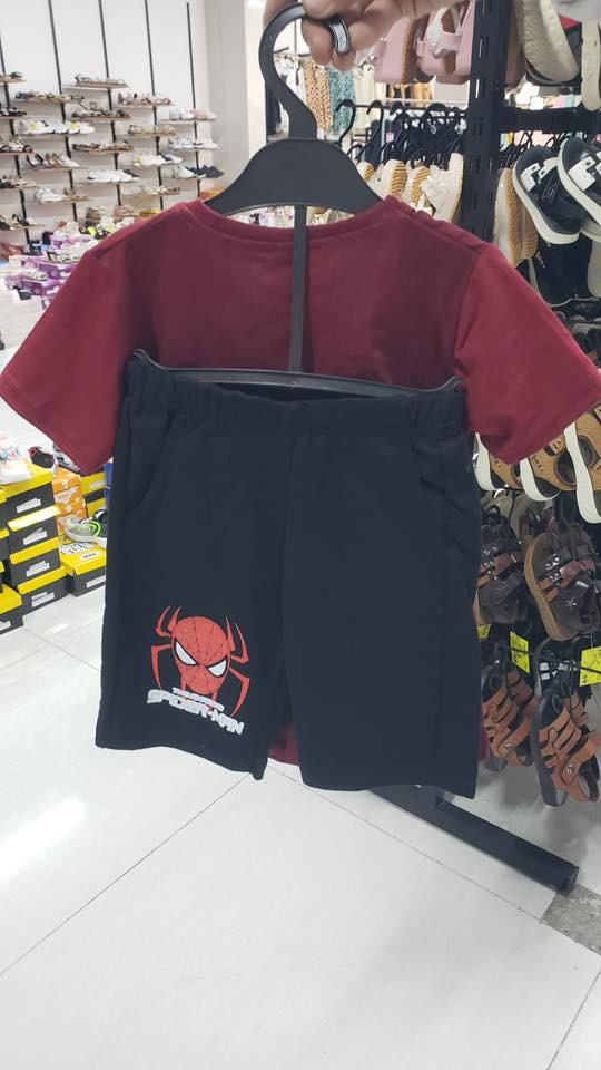 السلام عليكم للبيع جملة متوفر بجامة بناتي ولادي تركي الوان كثيرة وطرحات قطن من ٢ سنة إلى ١٤ سنة العدد ٢٠٠٠ قطّعه تقريبا قياسات ستندر غير معروض *********** وتس موجود
