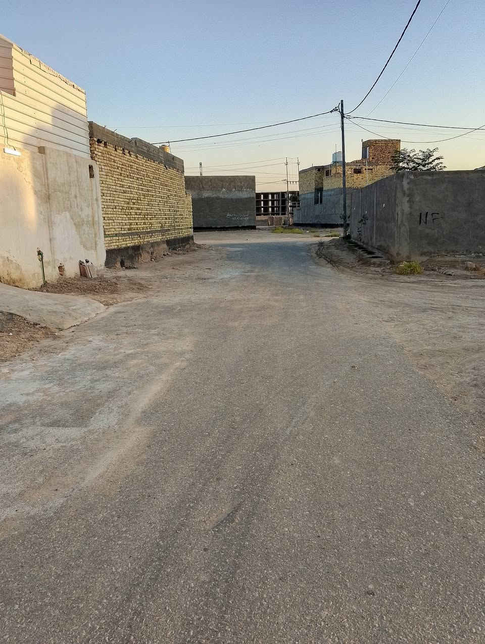 قطعه للبيع بنهاية شارع السياسيين على الجهه اليسرى مشموله بالتطويب بداية مجمع عبد الله مكانها حلو ومتوفره كل الخدمات
رقم القطعه 4/11 رقم المقاطعه 38 الفياضيه المنطقه ال مراد طابو زراعي 

مساحتها 315.  سعرها 35وبيها مجال بسيط

 للأستفار مراسلة الصفحة او الاتصال عل رقم ***********
