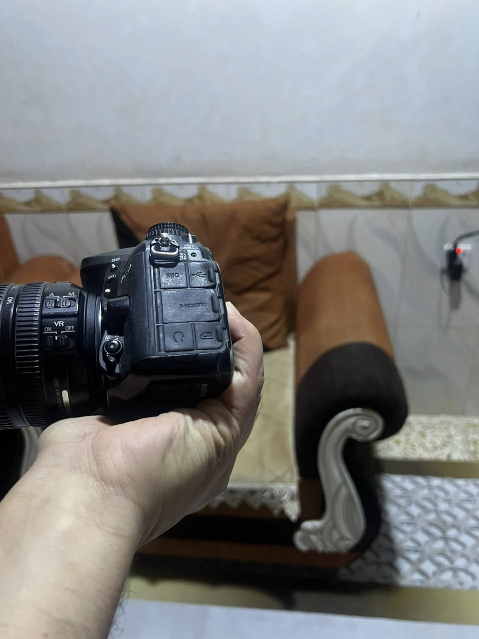 كاميرا 7200 نيكون
ملحقاتها وياها 
عدسه 18-140
هود 
شاحنه
بطاريه 
كرب بطاريه
حزام 
كاميرا حلوه ونظيفه الياخذها بالخير عليه 
***********
