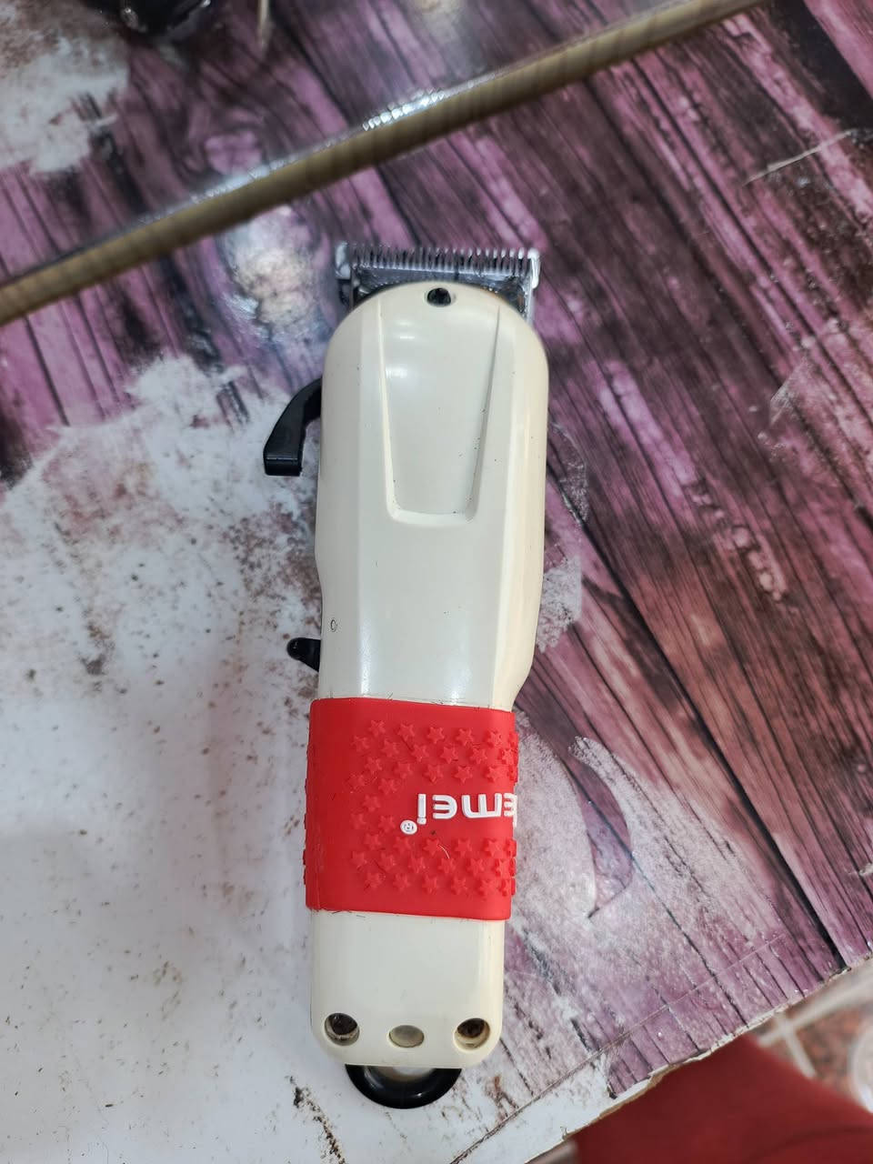 الاغراض للبيع مكاني كربلاء حي العباس 
السنيورة الانيليه اصليه سعرها 100
والبيضه سعرها 35
والكاويات على 25
*********** للتواصل رقمي
