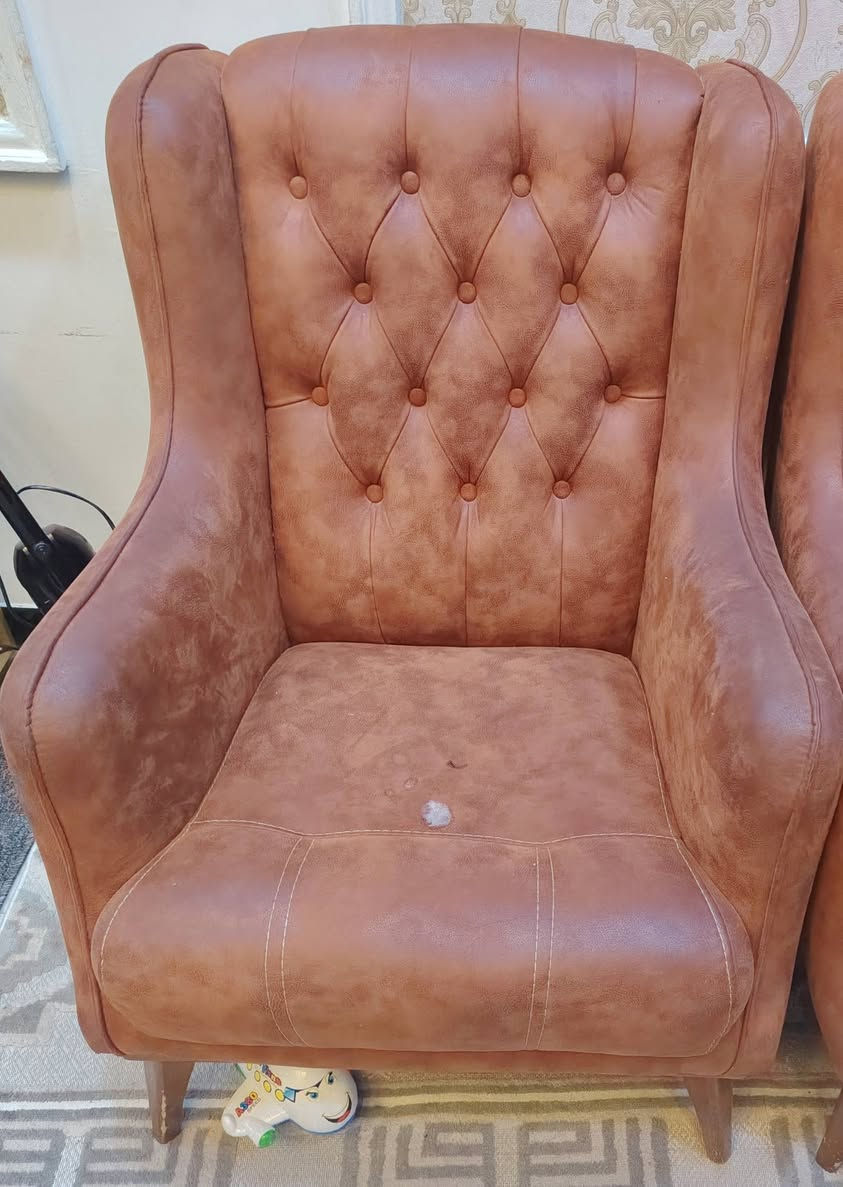 قنفات  عدد ٤  مستعمله  تركي فحص عل ضمان  سعر  ٣٠٠ الف  وبي مجال  مراسله خاص او رقم ***********
