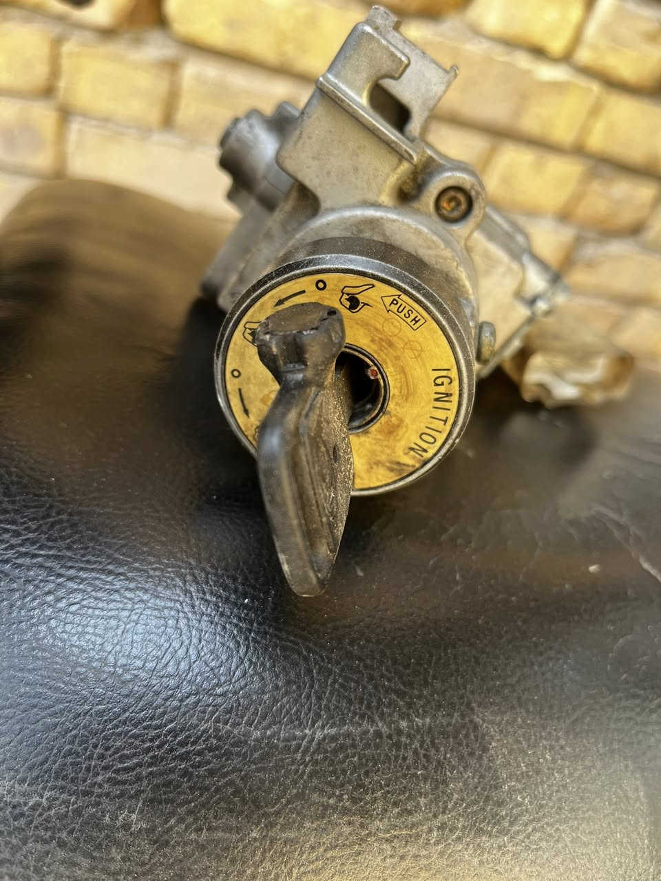 سلام عليكم جوزه للبيع اصليه بالكامل … سعر 30 الف 
تواصل عبر رقم الهاتف    ***********
