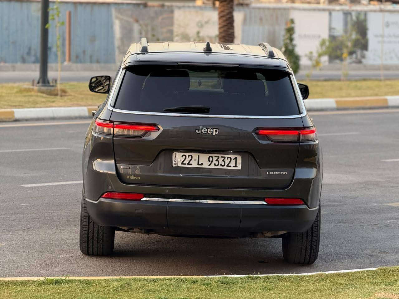جيب كراند شيروكي لمتد 7 راكب .
الموديل : 2022 . امريكي المحرك : V6.  3.6L . 
العداد : . ( ٦٧ ميل. 

المواصفات :
* رادار امامي مع مانع تصادم . 
* تحذير الخروج عن المسار . 
* تحذير النقطة عمياء ⚠ .
* ويل قياس 20 انج .
* شاشه كبيرة 10.1 انج . 
* نظام الخرائط (GPS) .
* كاميرا داخلية . 
* كاميرا خلفية . 
* المصابيح الأمامية زنون .
* كشافات الضباب زنون .   
* سستم صوت Alpine . 
* انارة داخلية LED . 
* حساسات خلفية . 
* 7 راكب vip
* مكيف خلفي مع وحدة تحكم منفصلة . 
* مانع تصادم خلفي .
وامامي
* بلوتوث تلفون . 
* محدد سرعة . 
* نظام التشغيل والاطفاء الاوتوماتيكي .
* ⁠سياره مكفوله كفاله عامه 
رقم الهاتف ***********
مكاني بغداد الشراي يتصل ويدلل بغداد, العراق
