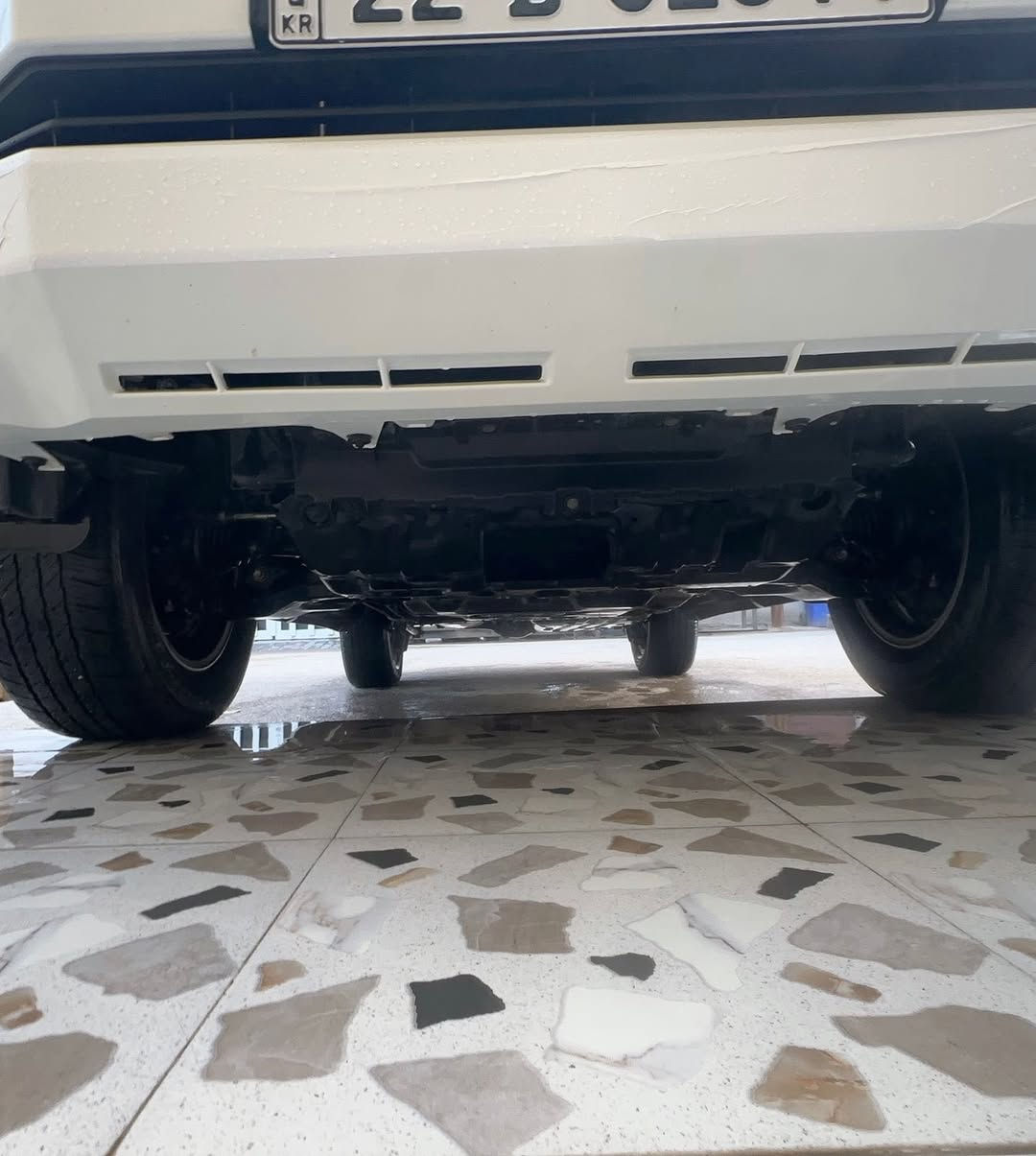 السلام عليكم تويوتا برادو 2023 فئة TXS خليجي وكالة ساز ام ضمان   مكفولة كفالة عامة من ضربة وصبغ وبارد وشخط و الرقم اربيل الجديد تحويل فقط ثاني يوم فول 1/1 مكان سيارة صويرة ترهم مراوس
السيارة كفالة عامة بدون اي ملاحظة وشرط السونار و السعر هو   473الف دولار بيه مجال 
بصمات 2 وتشغيل عن بعد وسلايد و كراسي 
كهرباء وجلد  ***********//***********
