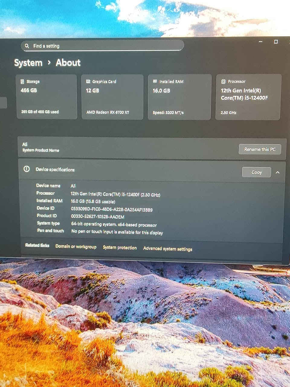 السلام عليكم PC Gaming  للبيع استعمال قليل جداً  المكان ميسان العمارة
 استخدام سنة وخمسة أشهر بالضبط
الاستخدام خفيف جداً وغير مكثف ما مشغل اي برامج أو ألعاب ثگيلة عليه ومتروك فترة انشغال بسبب الدراسة سادس. 
الجهاز نظيف جداً وكارتوناته كاملات كلهن مثل الجديد
 المواصفات:
 المعالج: Intel Core i5-12400F
 كارت الشاشة: Sapphire Nitro+ RX 6700 XT 12GB
  المذربورد: ASUS PRIME H610M-K D4
 الرام: 16GB (2x8GB) T-Force Delta RGB 3200MHz
 الخزن: 512GB M.2 NVMe (PNY)
 البورسبلاي : Segotep GN750W 750W
 الكيس: Talos E3 Mid Tower
 المبرد: LC-RI20 RGB غازي
 UPS: 1500VA tiger اوفلاين
شاشة:MSI MAG 275QF 2K 180HZ
ماوس+ كيبورد + ماوس باد عاديات تجاريات
الجهاز يشغل العاب تربل اي على جودة 2K وفريمات عالية
للاستفسار مراسلة خاص أو واتساب ***********
السعر: 1,300,000 دينار عراقي ما بيه مجال عمارة, ميسان
