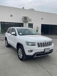 جيب شيروكي موديل 2014 خليجي الموصفات اوفر لند جكات شاشه جبيره كشنات جل...