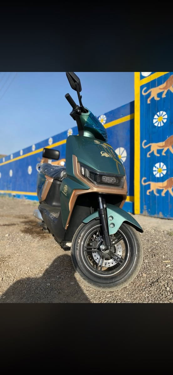 سلام عليكم دراجة للبيع دراجة شحن فول مواصفات 6 بطاريات 72v 1800w مديل 2025 استاند وسطي وجانبي بي حساس وضعيت البارك اسعر 600 وبي مجال لطيبين لتواصل ***********وبي واتساب المكان سلمان باك المدائن ومري جانبية ومساحة تخزين دبل صندوك وعدة طوارء وقاطع دورة وتشغيل ثلاث انضمة بصمة سويج وكارت وتقطع مسافة 50k متر وسرعة الحقيقية 50 بل شاشة وكشافات LED زنون وشارك يمنة يسرة عالي ناصي لون فستقي وبريك المامي دسك ولخلفي سيم..  ..
