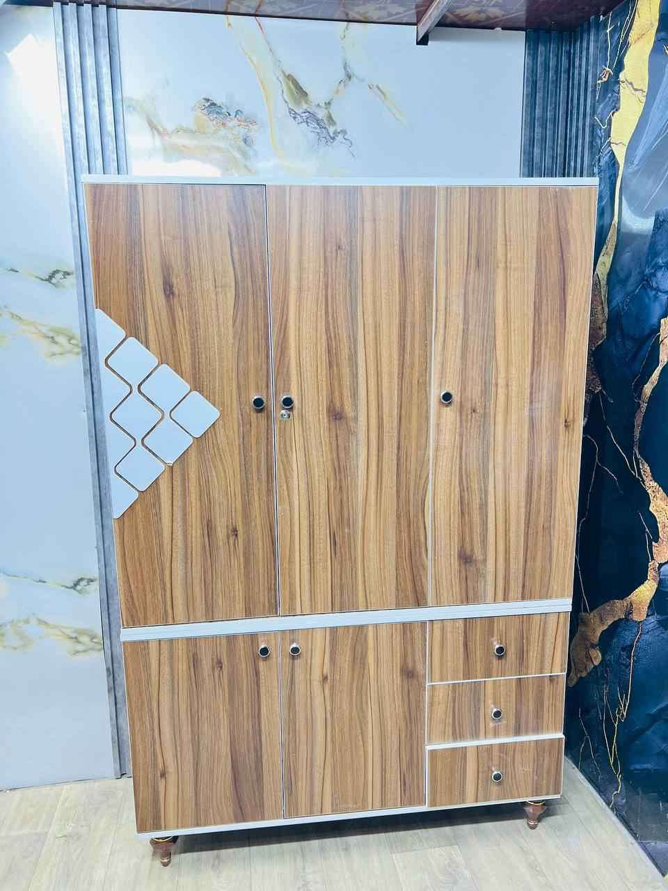 كنتور 3 باب طابقين
الارتفاع ١٩٠ سم 
عرض ١٢٠ سم 
عمق ٤٠ سم.

النقل مجاني داخل بغداد 
نقل جمع محافظات العراق 25 الف بغداد, العراق


**إذا كنت صاحب هذا الإعلان وتريد حذفه لأي سبب، رجاءا أرسل رسالة إلى الدعم الفني**