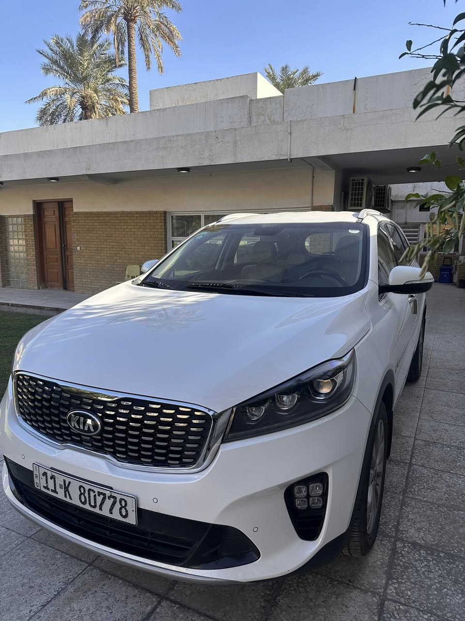 السلام عليكم 
للبيع كيا سونتو موديل 2020 خليجي
رقم بغداد جديد وسنوية باسمي تحويل مباشر 
السيارة بحالة ممتازة وما تحتاج أي شي.
العداد 65 ألف كيلو
محرك V6
قير أوتوماتيك 8 سرعات
فول مواصفات عدا بنوراما
لايتات زينون بلادية
كراسي أمامية كهرباء
فتح صندوك كهرباء
حساسات أمامية وخلفية
كامرة خلفية دوارة
شاشة تدعم ابل كاربلاي واندرويد اوتو
شحن لاسلكي
كشنات جلد
7 ركاب
تبريد ثلاث قطع منفصلة
أنظمة قيادة: Eco – Smart – Comfort – Sport
المحرك والقير والحدادية كفالة
السيارة ما ناقصها شي
ملاحظات:
صبغ بسيط بنهاية باب الراكب
وبيها بارد على كد اربع اصابع بحافة الصندوك
كلشي موضح بالصور
الموقع بغداد – حي الشباب
السعر 253 ورقة 
الاتصال وواتساب
***********
