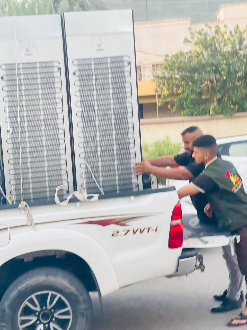 بفضل الله وتوفيقه، ثم بدعم الإخوة المحسنين الكرام، تم توزيع البرادات في مدينة الرمادي، علماً أن حملة "سقيا الماء" مستمرة على مدار العام.
​قال النبي ﷺ: "أفضل الصدقة سقي الماء"
​ساهم معنا في إرواء القلوب وكسب الأجر؛ فالعطاء مستمر بفضلكم.
​📞 للتواصل والتبرع ودعم الحملة:
***********
​#فريق_منبع_الإنسانية #حملة_سقيا_الماء #الماء #برادات_في_مدينة_الرمادي
