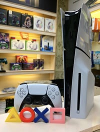 Ps5 Slim 🇬🇧 UK   مستخدم نضافة 100%🤩✅️🤍  كامل ملحقات الاصلية ✅️🎖   واكي...