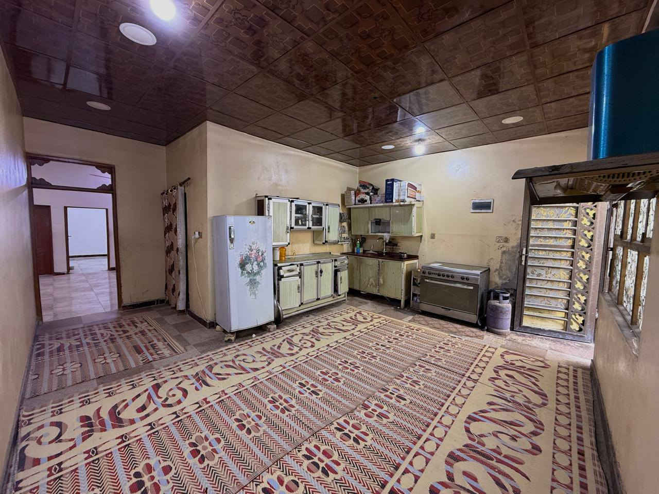🏡 بيت للبيع – حي ميسان / الزراعي 🏡 قرب سيطرة الشياب
📍 الموقع: حي ميسان بل الزراعي على شارع 60 الأربع سايدات مجاور محطة غسل  الذبحاوي
📐 المساحة الكلية: 271 م
🏗 مساحة البناء: 231 م
🌳 حديقة أمامية على الشارع بمساحة 40 م تصلح مشروع محلات
✨ البيت موقعه على  أربع سايدات ويتكون من: ▪️ غرفتين نوم (5×5)
▪️ صالة كبيرة (5×7)
▪️ استقبال واسع (8×5)
▪️ مطبخ (6×5)
▪️ حمام عدد ٢ 
البيت مرتب وموقعه ممتاز وقريب من الخدمات.
📞 للاستفسار  ***********
