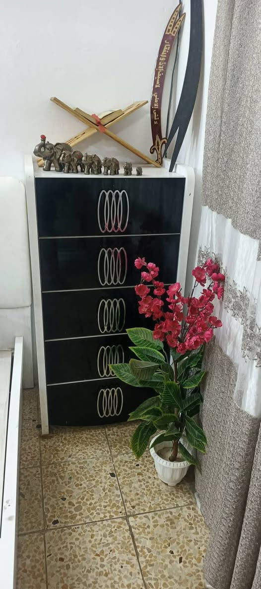 سلام عليكم غرفه تركيه نضيفه كولش 7قطع بغداد المشتل قرب أسواق فدوه سعر 400وبيه مجال شراي خاص أو تصل ***********بي وتساب

