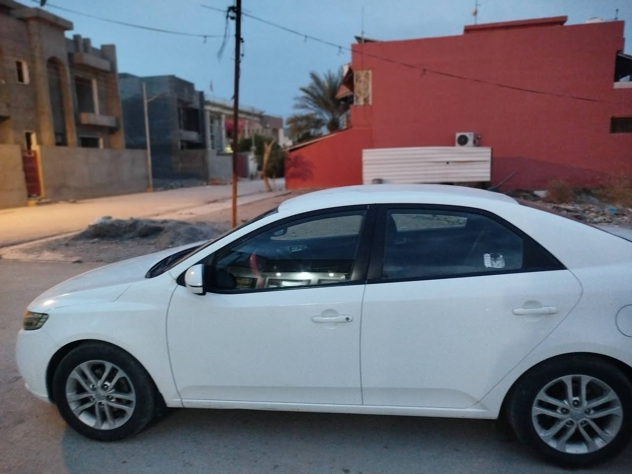 السلام عليكم سيراتو موديل 2011 سنويه بسمي لحد 2028 مكفوله من الصبغ والضربة بغداد  مشروع وطني رايدها ب 104 وبي مجال مكاني ديالى المقدادية الاتصال ***********
