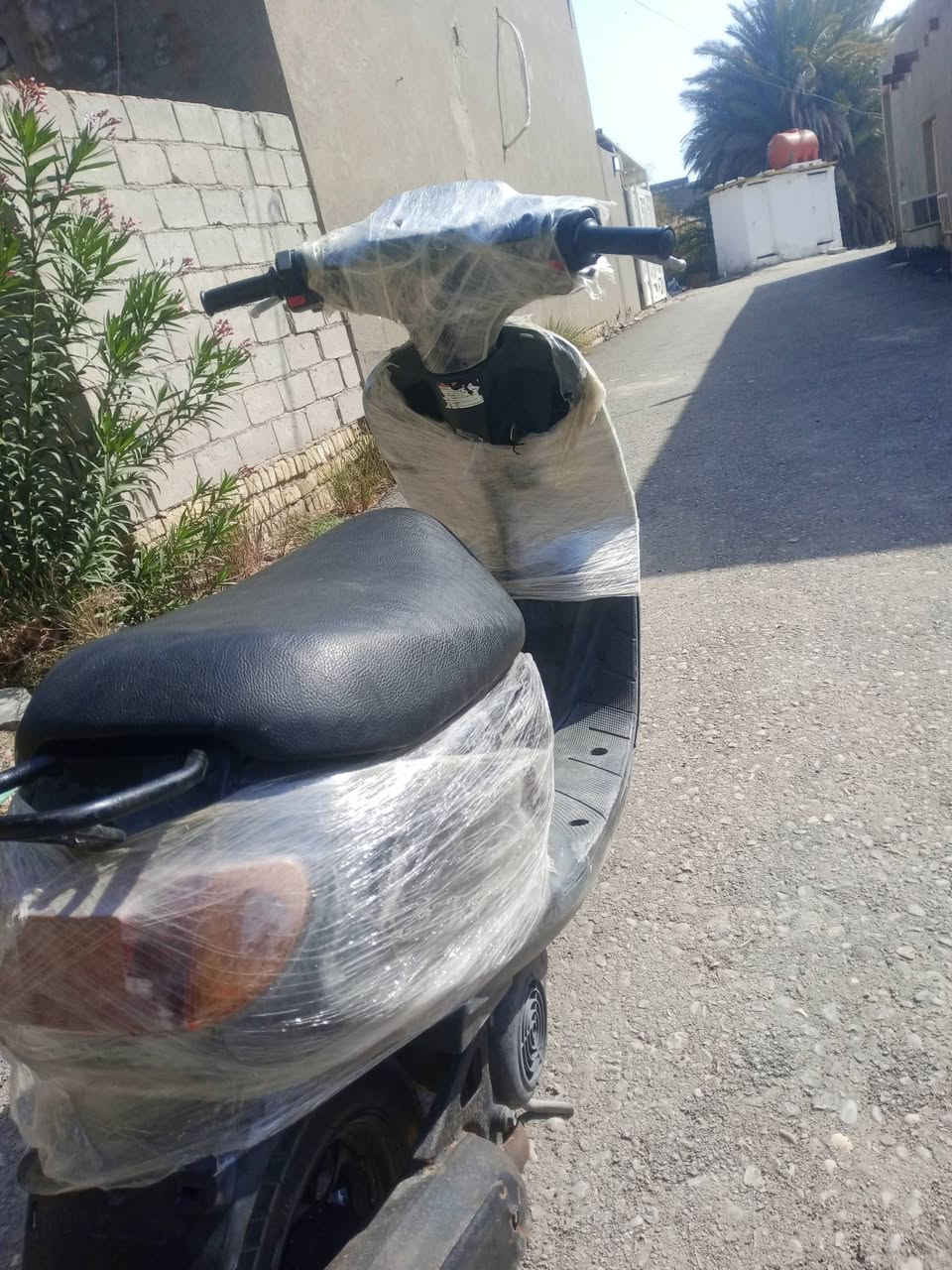 سلام عليكم دراجه منغولي حاويه للبيع شغاله من كلشي اشاير ل لايت عالي وناصي نكره سلف عوزله بس باتري يعني كلشي شغال بس السلف بدله باتري مكاني سماوه راسلني خاص او اتصال علا الرقم***********
