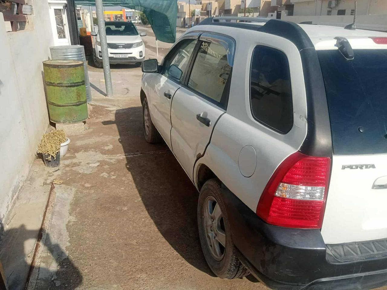 السلام عليكم
كية سبورتج 
موديل 2007
محرك ٢٠٠٠ دوش
السونار موجود مع الصور 
مكان السيارة تكريت مجمع جنة تكريت 
السعر  ٨٥ بيها مجال
للاتصال ***********
