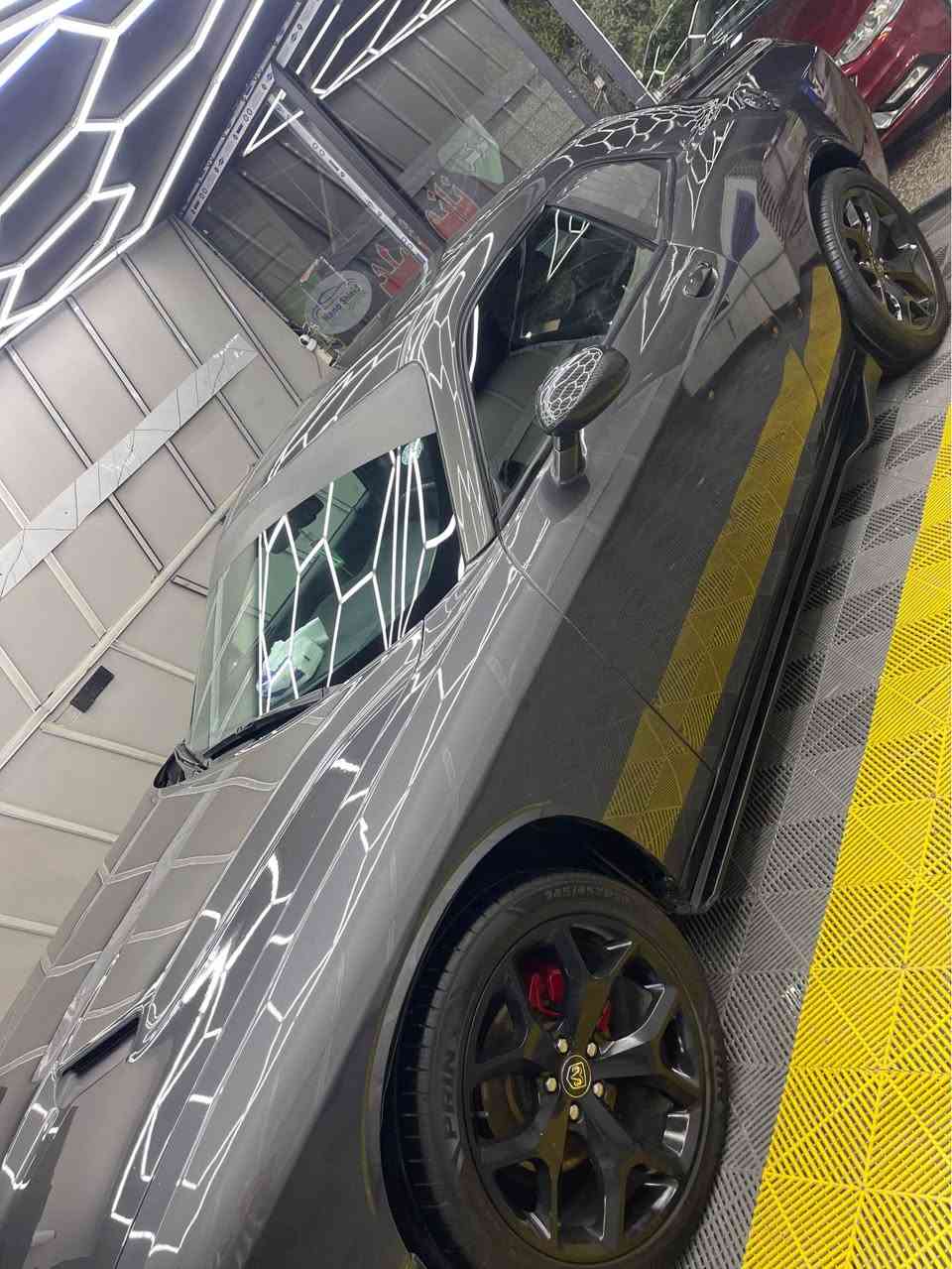 السلام عليكم
🛑جالنجر sxt 2017
🛑اللون نفطي 
🛑رقم اربيل
🛑عداد المسافه 126mi
🛑سقف كنتاره شاشة كبيره كت عسكري مرقط للسياره     داخل وخارج  غرفتها نضيفة 
🛑ادامة كامله عله ايدي مي راديتر جديد موتل بلكات جديدة ويل بلادي جديد تخم تاير جديد 
🛑بجم كبس ممفتوح شرط
🛑حادثها جاملغ خلفي ونص الباب جهة السايق بس مصبوغه صفحه كامله لان الصبغ بي شذره ميجي عدل
🛑بنيد محدث
🛑قماره بيها حالوب
🛑ايرباك برده جهه السايق فقط
🛑تقرير السياره والحادث مرفق بل المنشور
🛑السعر127وبيها مجال بسيط متعجبك السياره وتشوف سعرها غالي ان شاء الله تاخذ الاحسن منها 
🛑ملاحظة السيارة بيها نواقص بسيطه
واتساب***********
🛑مكان السياره بغداد/الغدير بغداد, العراق
