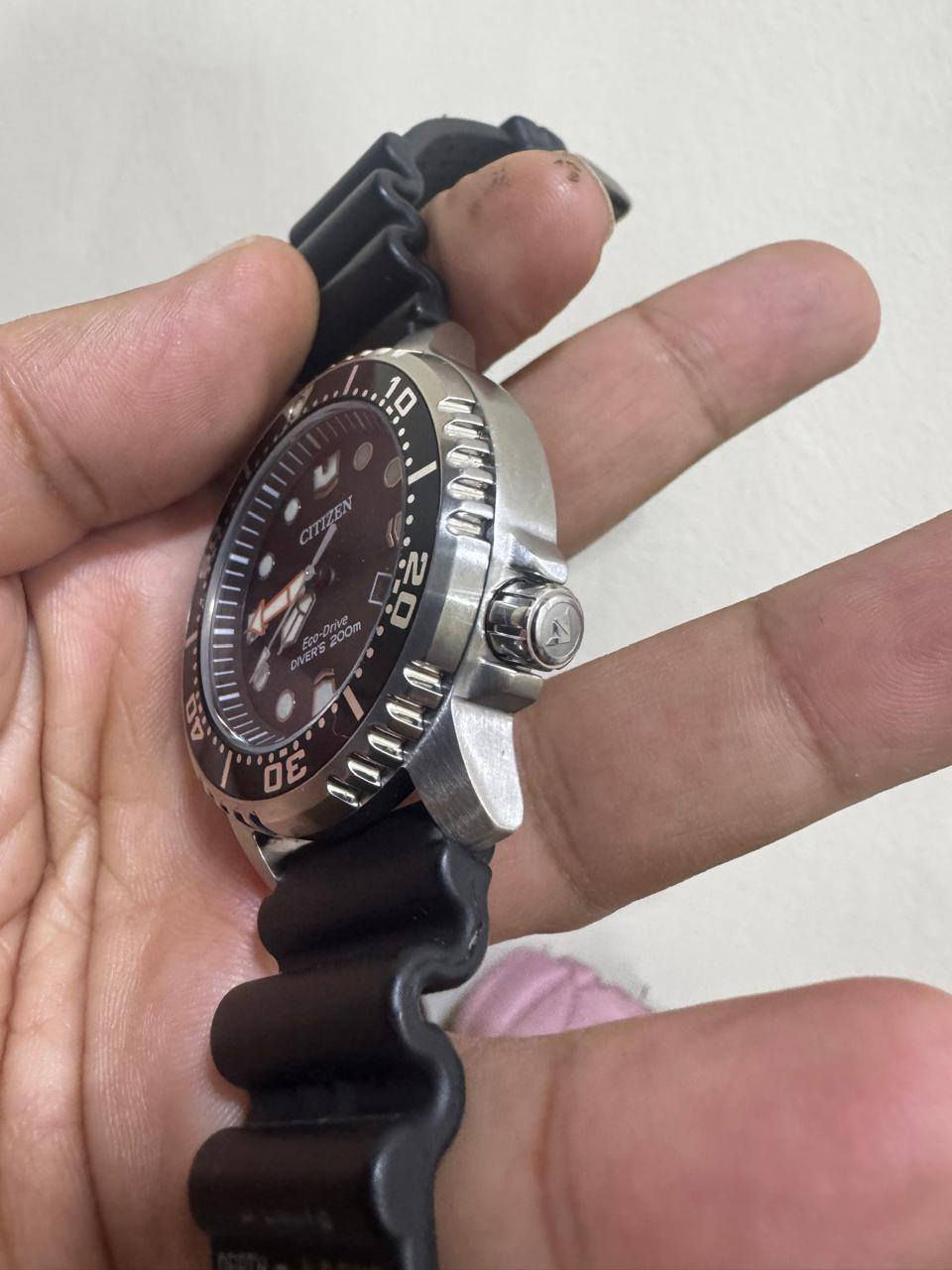 سيتزن غواصين اصلي
ايكو درايف - قفل بحري ومقاومه ٢٠٠ متر غوص 
مستخدم نظافه تامه بلادي 
السعر ٣٠٠ الف 
مكاني بغداد ومتوفر توصيل


**إذا كنت صاحب هذا الإعلان وتريد حذفه لأي سبب، رجاءا أرسل رسالة إلى الدعم الفني**