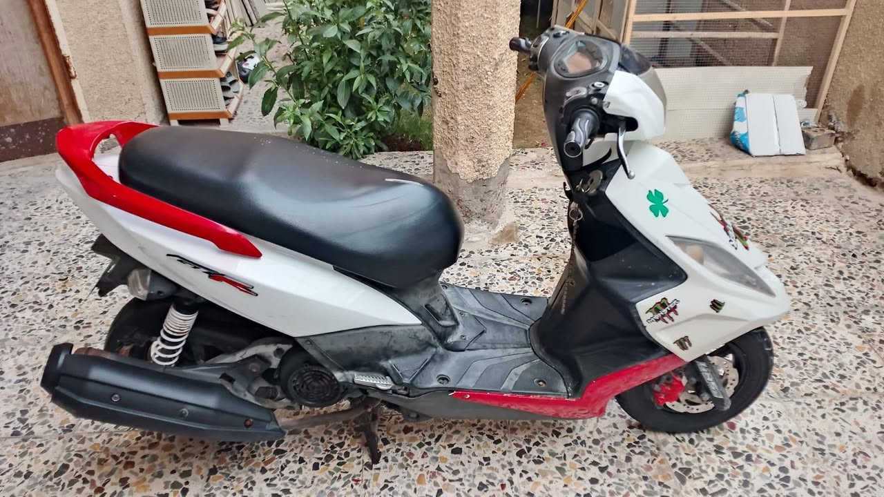 سلام عليكم شلونك شباب دراجه gtr بلادي مكفوله مابيه شي بس تكحيل ب جم الامامي شويه 
شلعه معدل مكاني بغداد ***********
