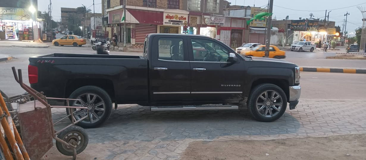 شيفروليت سلفا دور
موديل 18
رقم بغداد الدولي 
مكينه 8
سياره جاهزه من كلشي
مابيه اي نقص 
سوناره موجود بصور
عنواني ديوانية 
سعره 170 وبي مجال 
***********
