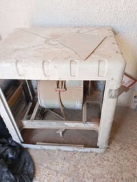 بالحريه الثالثه نظيفه كلش وشغاله ب70الف 07902723721