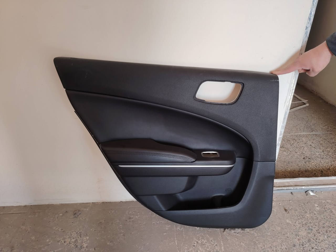 السلام عليكم
غرفة جارجر بوليسي موديل 2021 كشنات وبطاين وارضية وتنتة كامله بدون اي نقص جديدة
السعر 450  الف 
بنيد تجاري مصبوغ اسود
السعر 100 الف
***********
مكان بغداد غزالية
