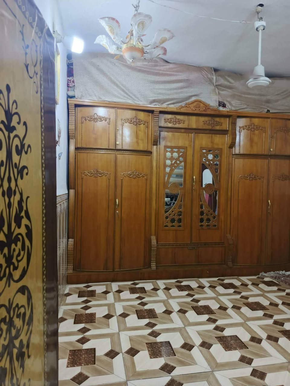 يا الله متاح للبيع مستعجل مكانه الجاير شارع صيدليه صافي صفى
بيت 100 متر طابقين نضيف شارع 8 متر 
كامل خدمات مدارس قريبه سند 25 إقرار محكمة 
سعر 120 وبي مجال 
***********
