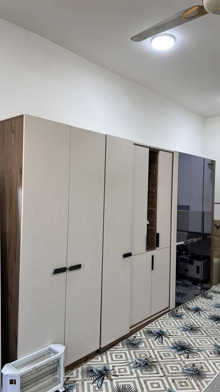 السلام عليكم
غرفه للبيع تركي اصلي 

استخدام ٦ اشهر اخت الجديده .

احلى من الصور.

المكان طويريج.

السعرمليون و400 وبيها مجال.

هاتف.‍‍***********
