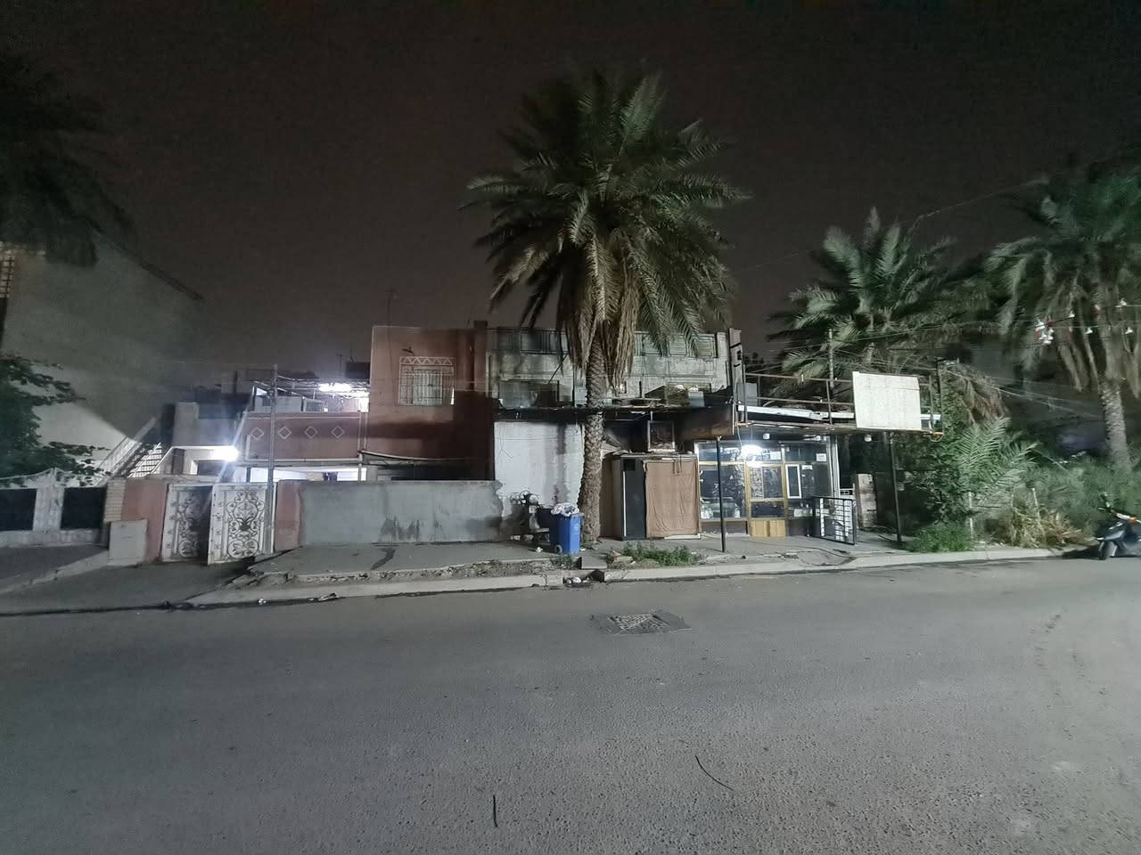 بيت قديم للبيع بشارع فلسطين حي النيل محلة 503 زقاق 9 مربع القبل التربية
مساحته 600متر ينباع بشكل 600متر او 450متر  او 350متر  فقط 
للاستفسار الاتصال ***********
الرقم بي واتساب او ارسال على الماسنجر
