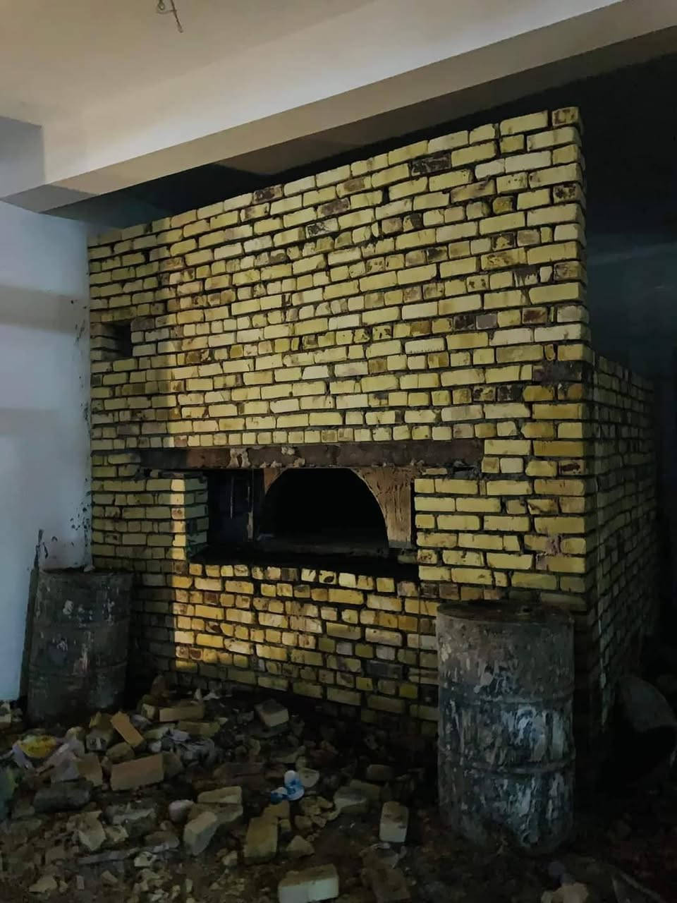 الهم صلي على محمد وآل محمد 
عملنه في عده مواقع انشاله ينال اعجابكم .
نعلن عن استعدادنا (لبناء افران الصمون -بناء كوره لحم بعجين-بناء تنانير ـ ومن الله التوفيق )
مواصفات العمل.
مواد عملنه عكاده العرقجين بلطين والفرشي .
ستاو كامل للصمون .
طابوك حراري التركي الاصلي .
القوس والباب متانه درجى اولى .
كوادر متخصصه للعمل ذوي خبره عاليه .
ضمان الكوره ٢٥ سنه. 
ومن الله التوفيق رقمي بي واتساب . ***********.
