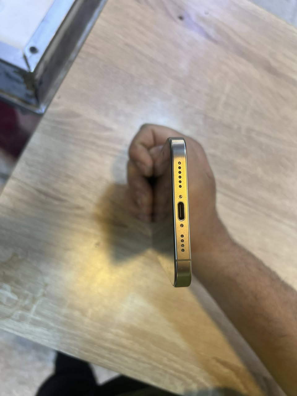 آيفون ١٦ ابرو. ماكس 
بطاريه ١٠٠
ذاكره ٢٥٦ 
سعر مليون ونص 
‏***********
