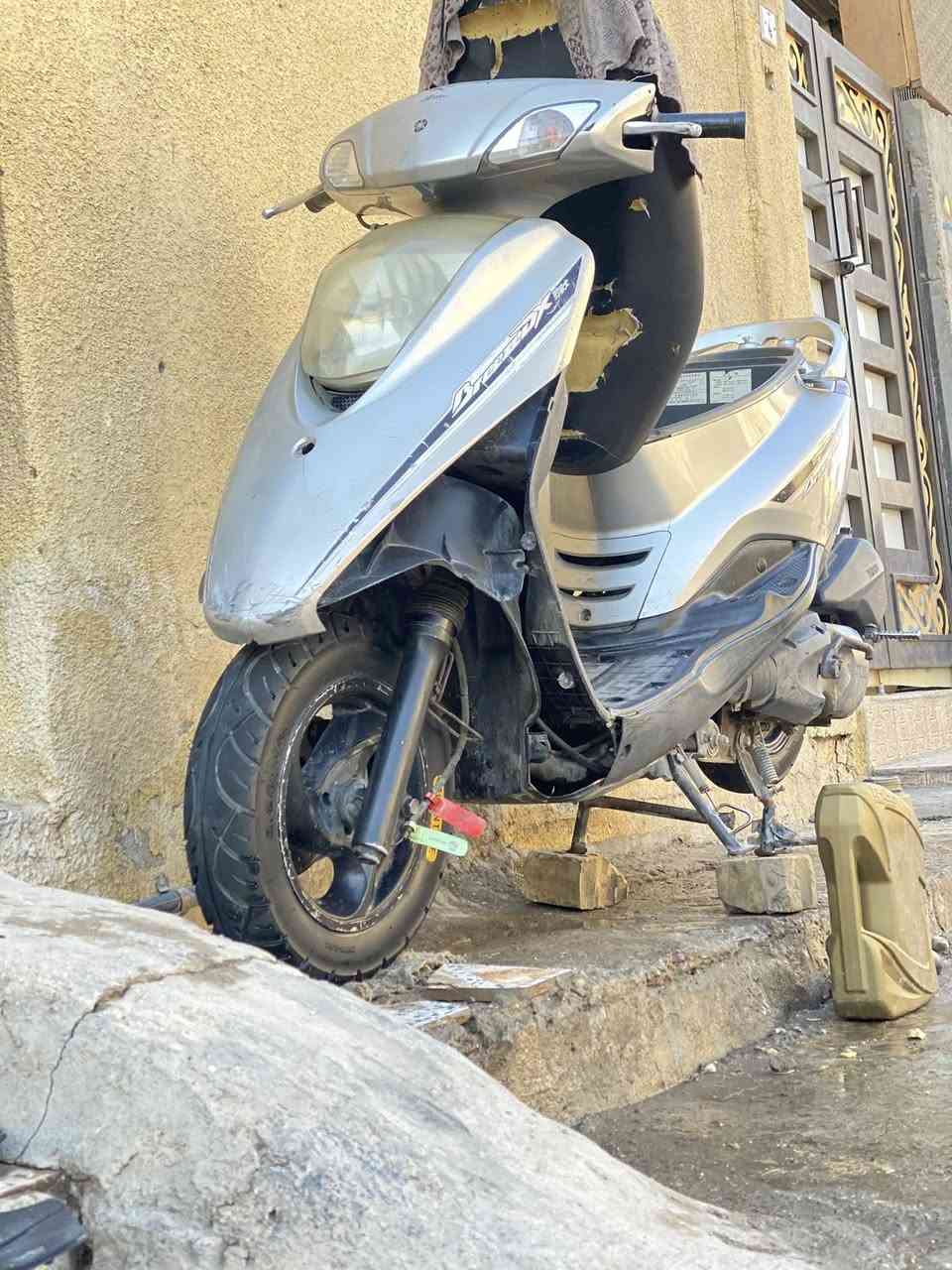 السلام عليكم 
دراجه للبيع كامله مابيهة نقص بس لحيه 
دراجه من فوك ليجوه مختمه 
مكينه مكفوله 
تايرات جدد 
تعال وشوف بعينك بـ600وبيهة مجال 
مكاني دوره ابو دشير***********
